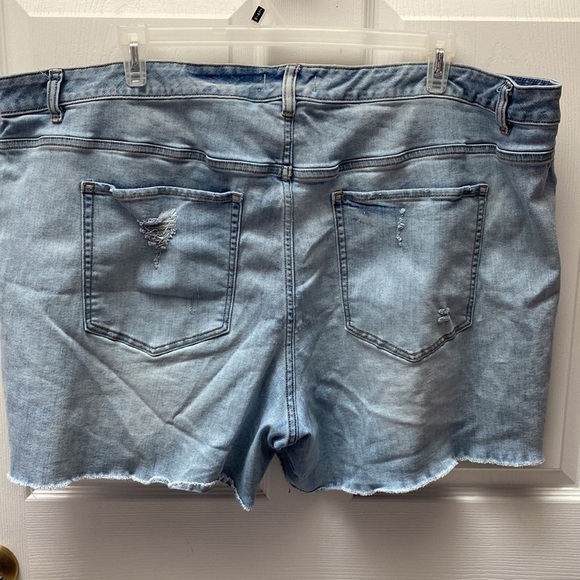 Womens Lane Bryant casual stretch distressed denim plus size shorts 26 - Picture 3 of 5